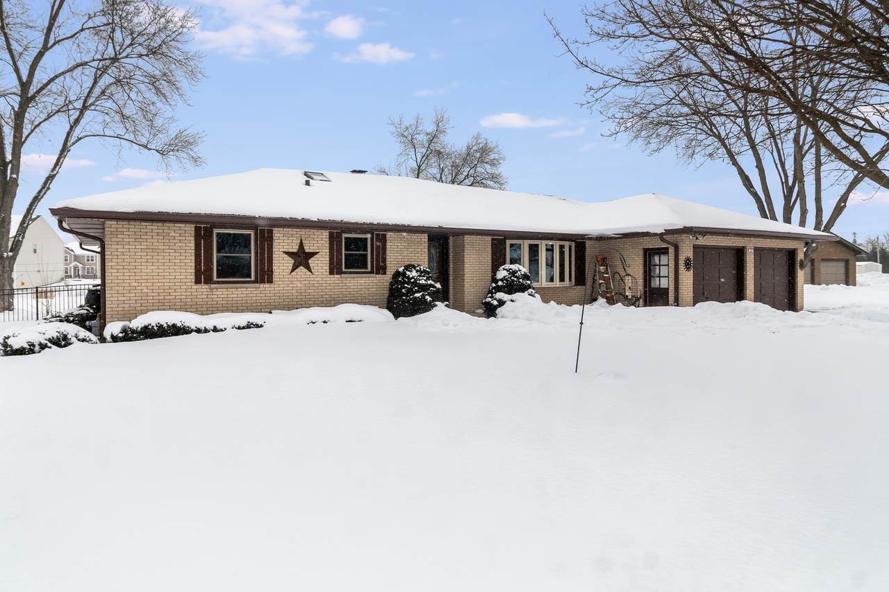 18 Lakeview Drive - Photo 1