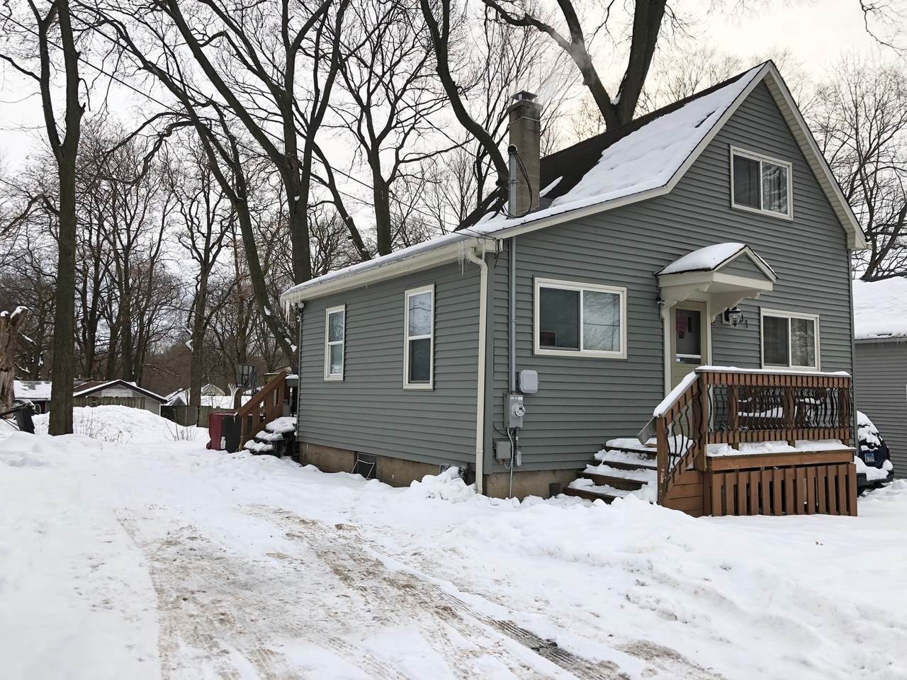 81 Lawrence Avenue - Photo 1