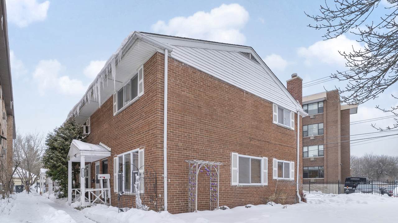 1318 Touhy Avenue - Photo 1