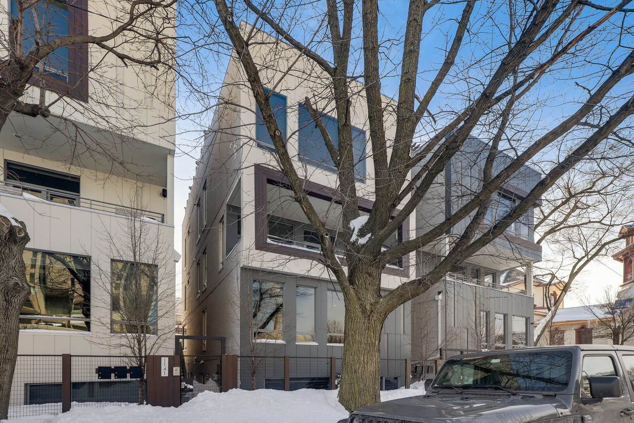 1139 Leavitt Street - Photo 1