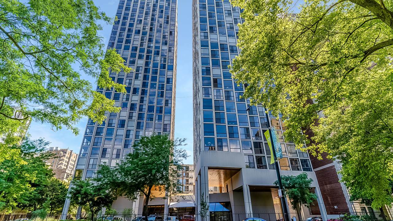 345 Fullerton Parkway - Photo 1