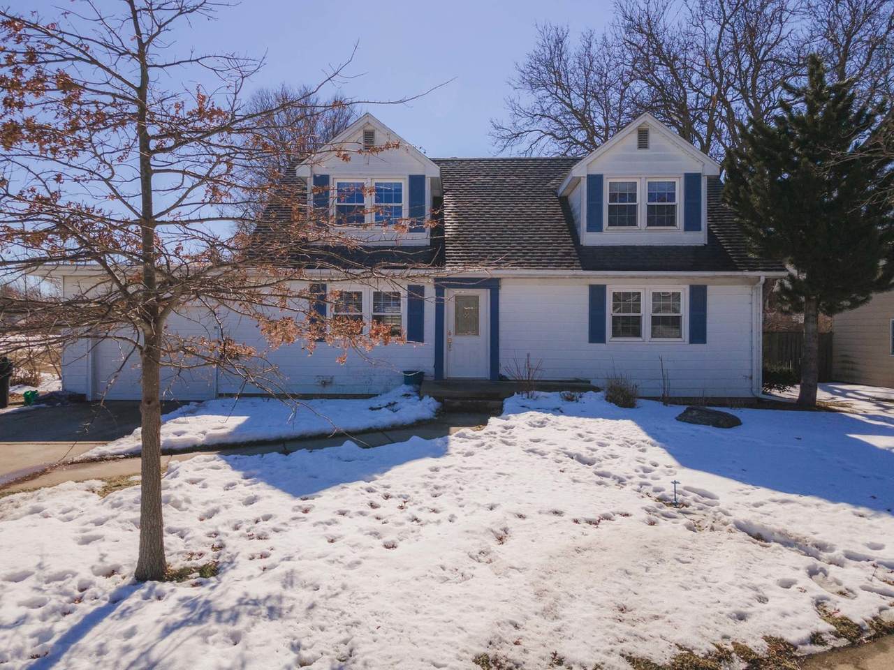 901 Ruston Avenue - Photo 1