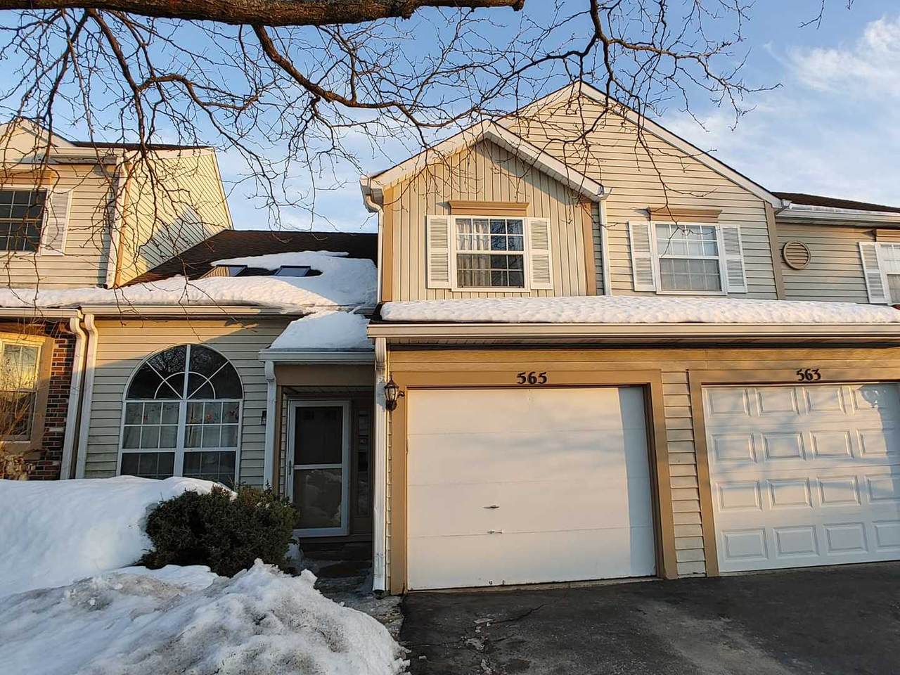 565 Ascot Lane - Photo 1