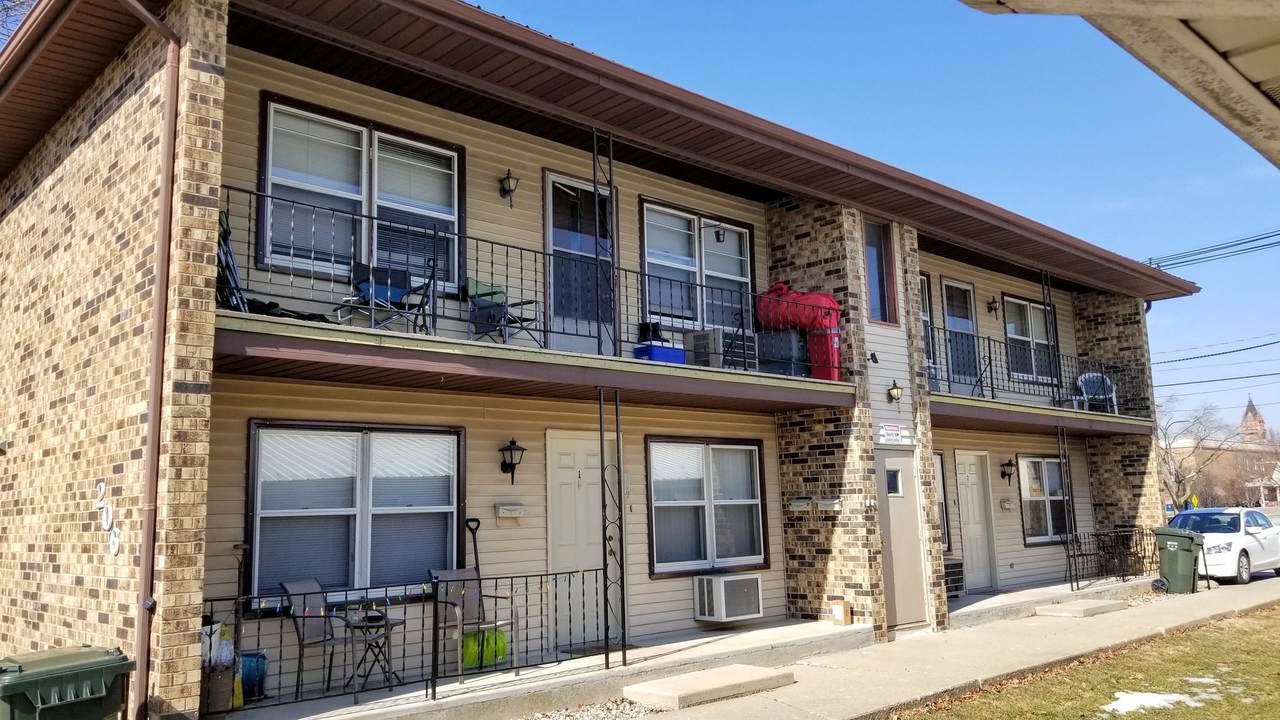 206 California Avenue - Photo 1