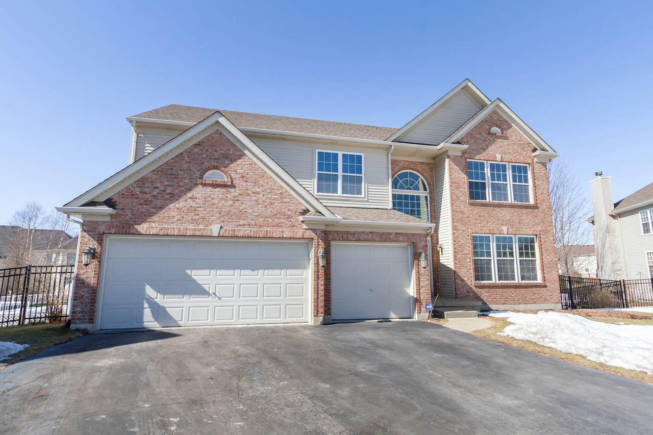 218 Glenbrook Court - Photo 1