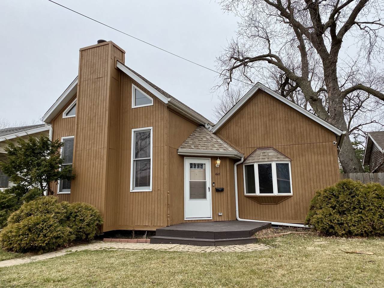1618 Oakland Avenue - Photo 1