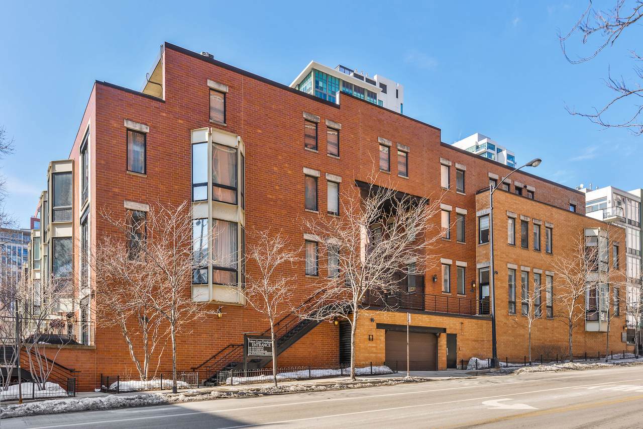 310 Desplaines Street - Photo 1