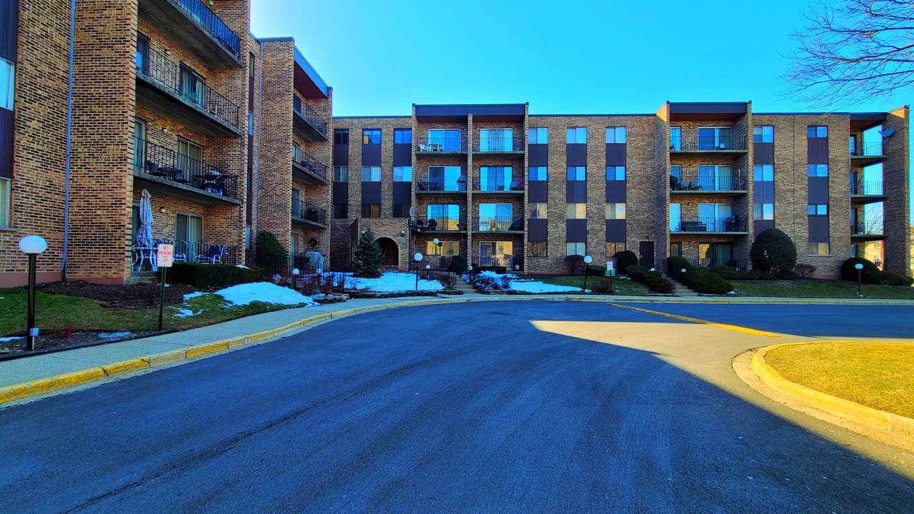 625 Huntington Commons Road - Photo 1