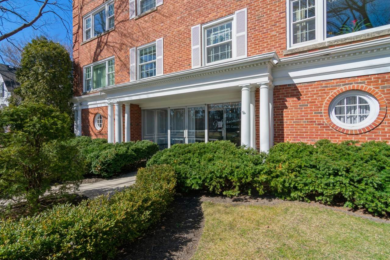 2425 Central Street - Photo 1