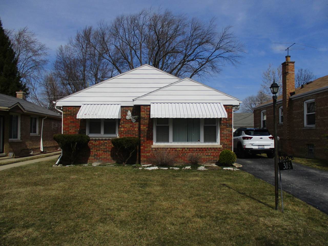 305 146 Street - Photo 1