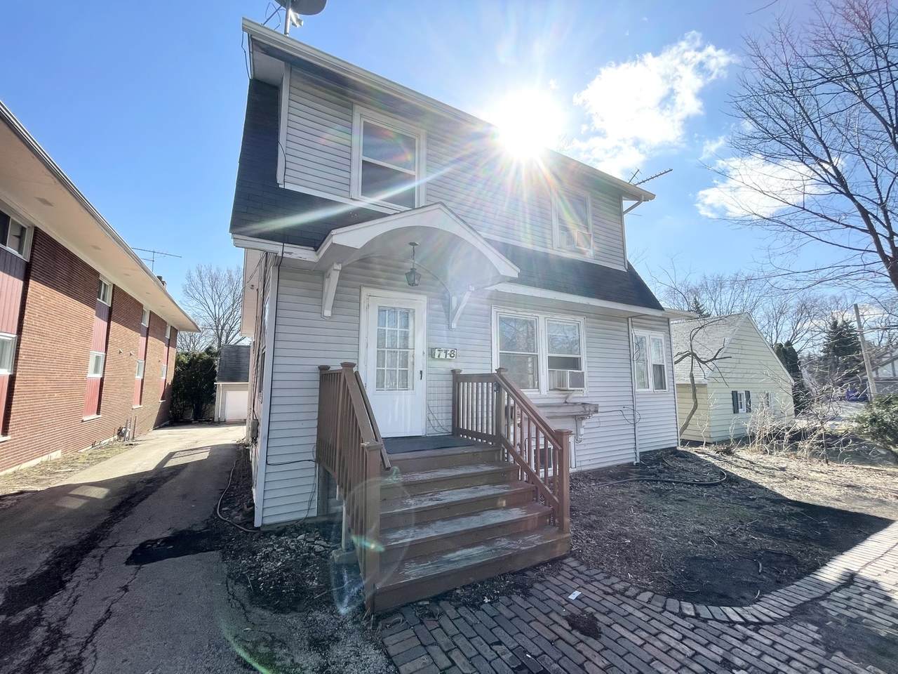 718 W Roosevelt Road - Photo 1