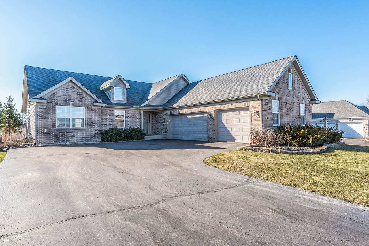 332 Megan Place - Photo 1