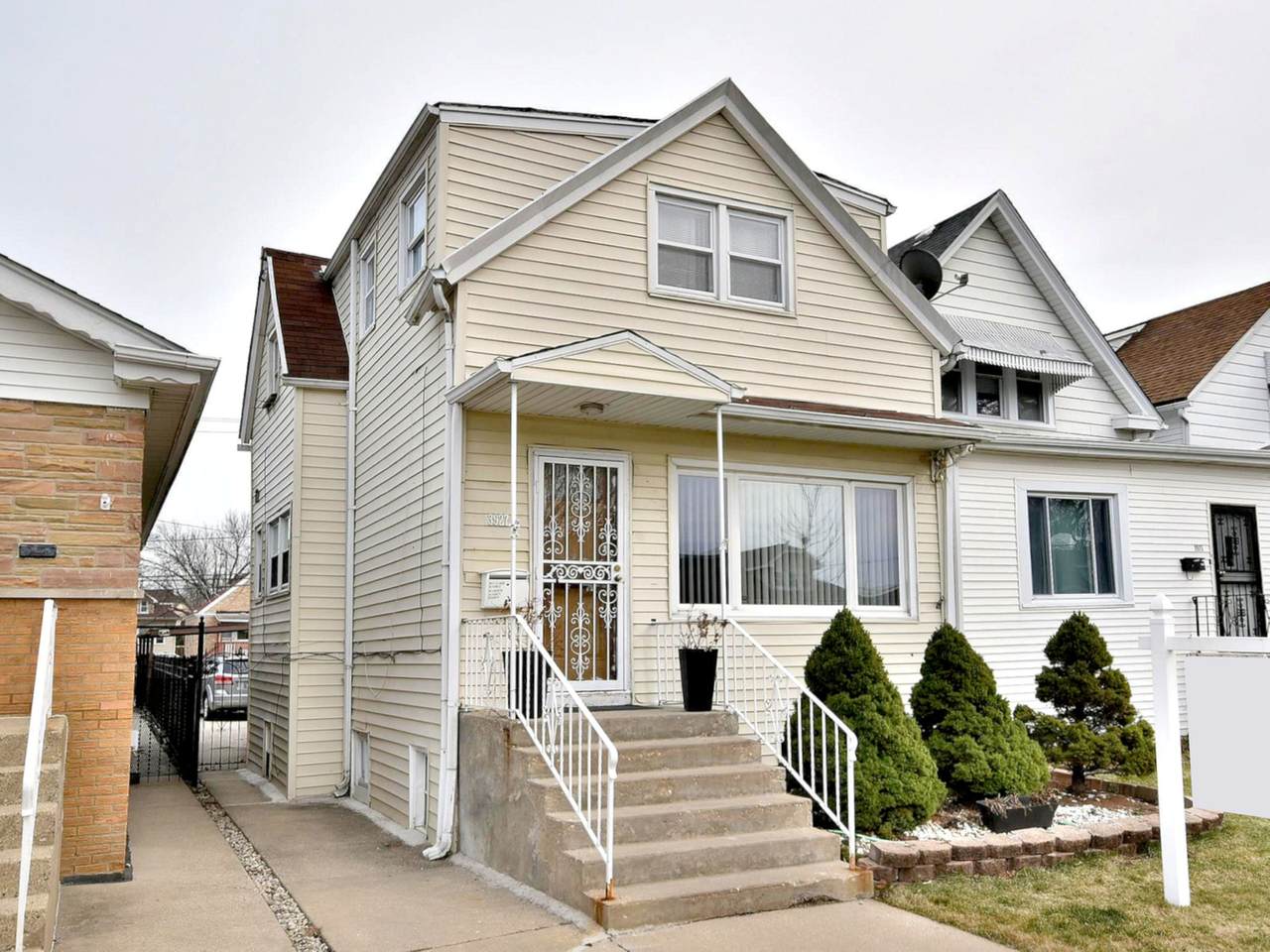 3927 Newcastle Avenue - Photo 1