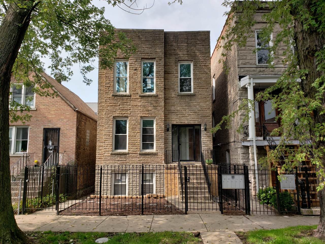 842 Fairfield Avenue - Photo 1