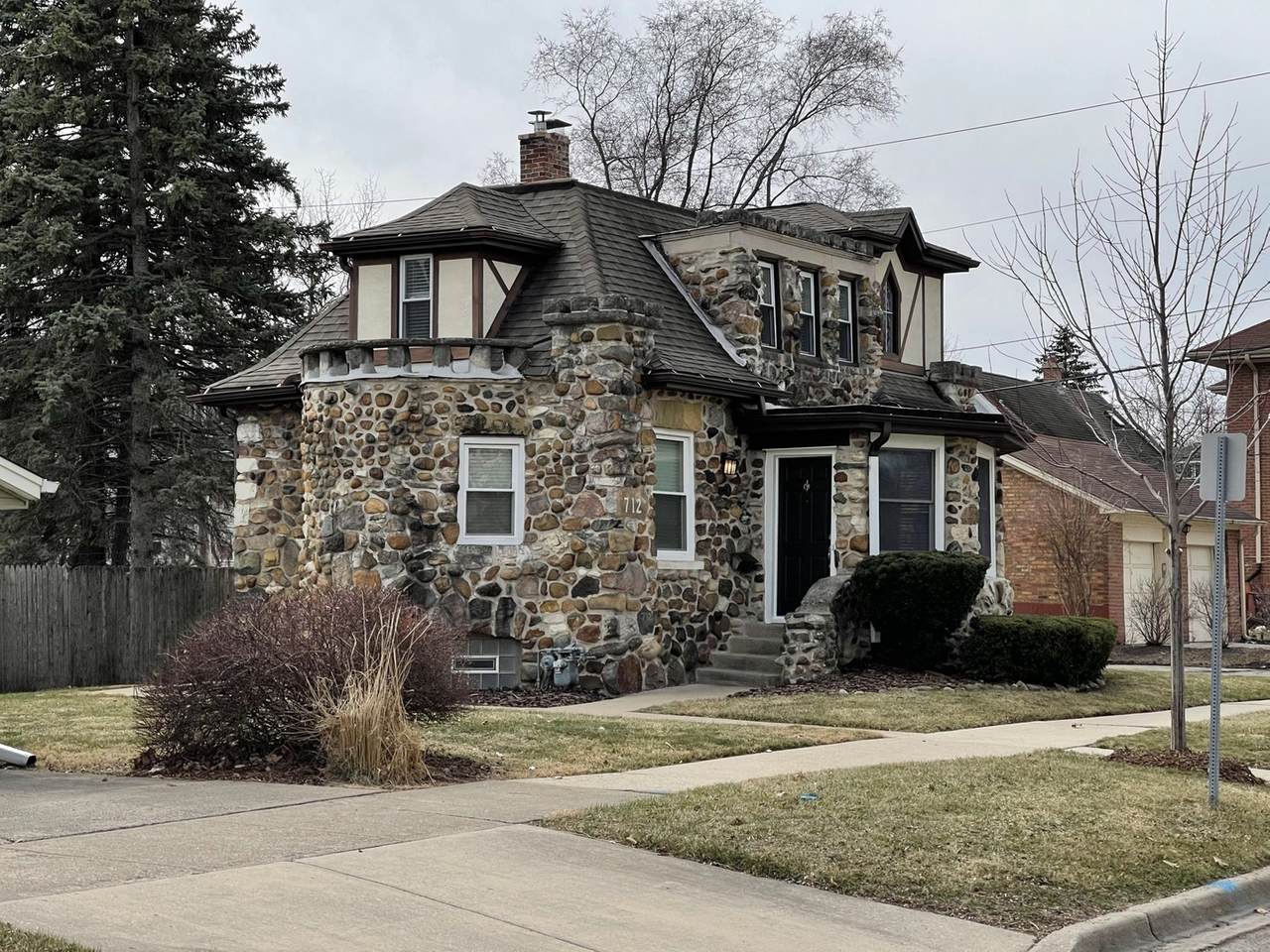 712 Bell Avenue - Photo 1