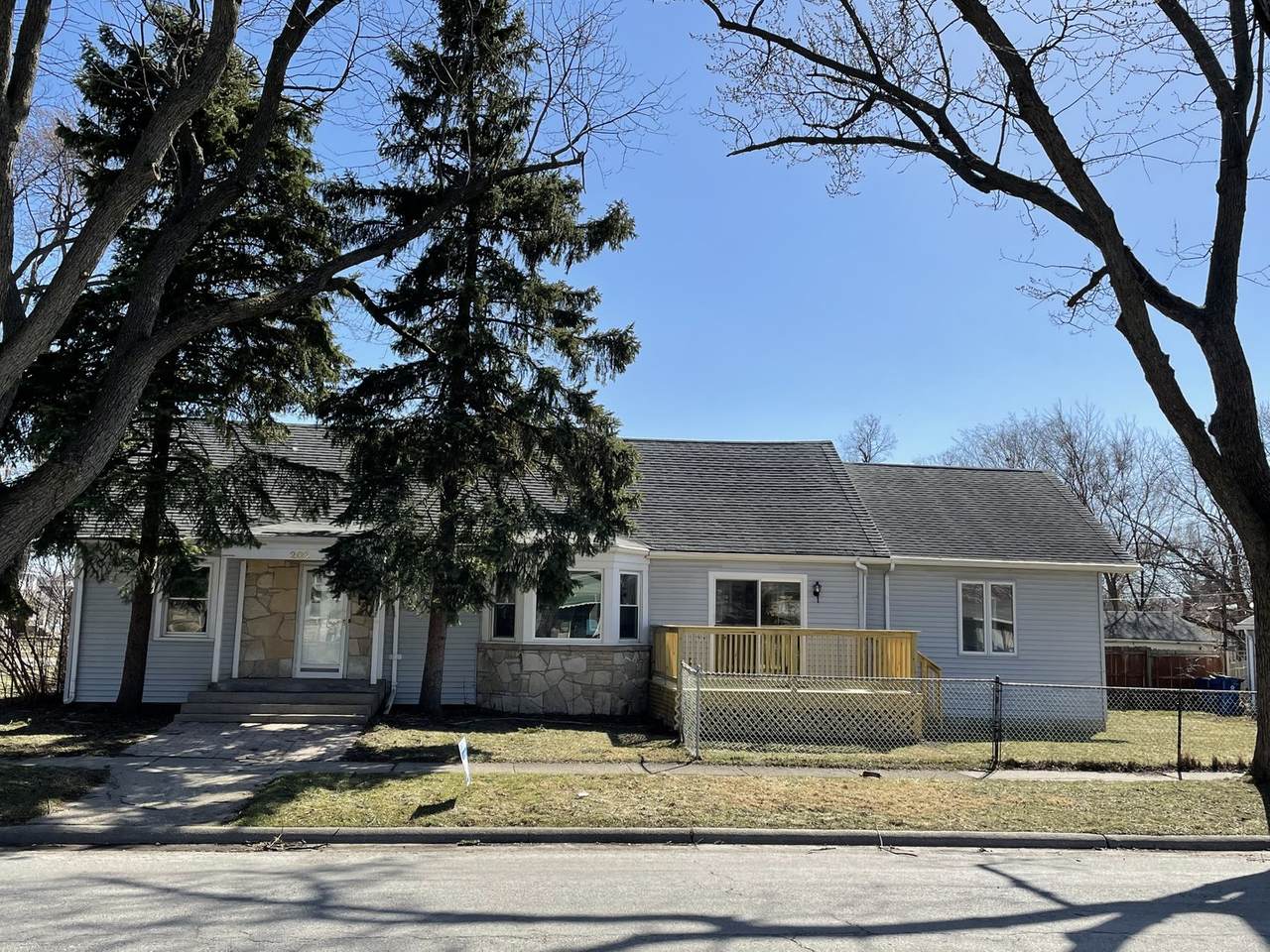 202 Rose Street - Photo 1