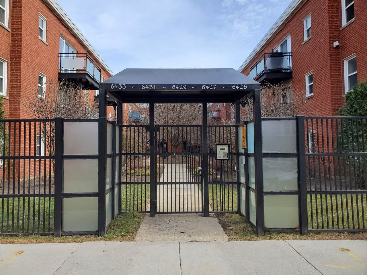 6433 Damen Avenue - Photo 1