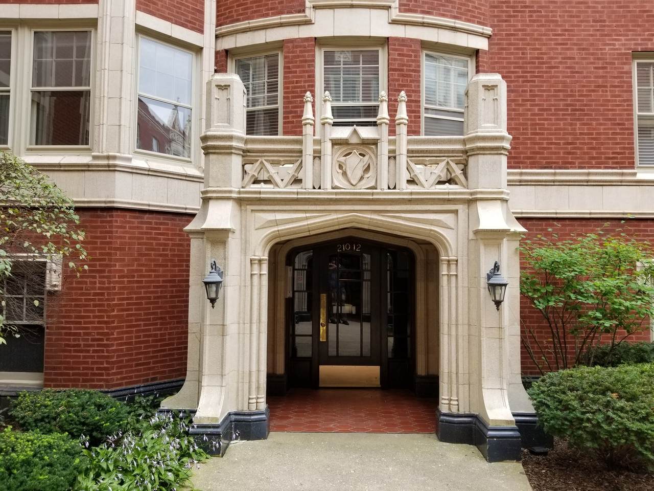 212 Oak Park Avenue - Photo 1