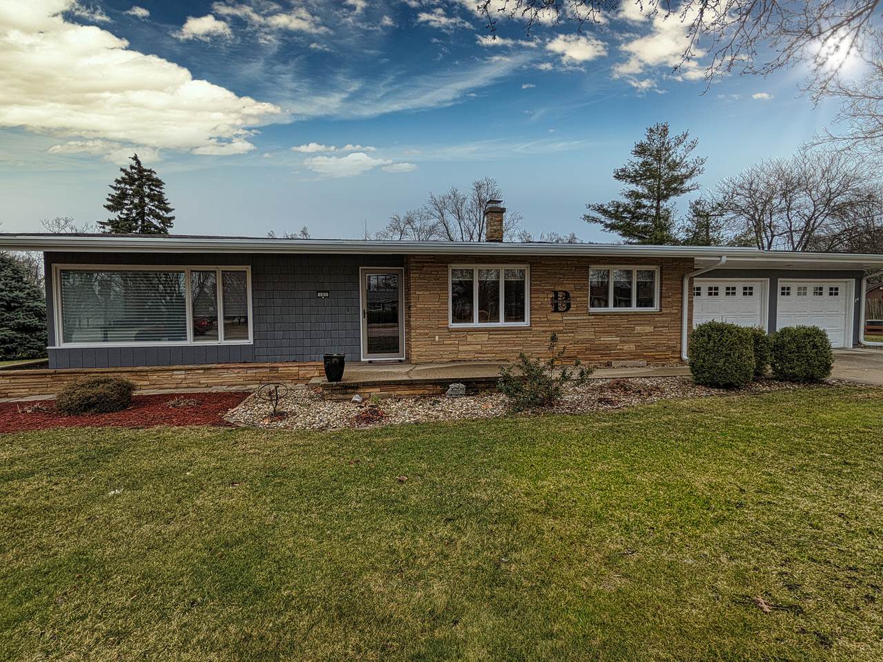 102 Fairway Drive - Photo 1