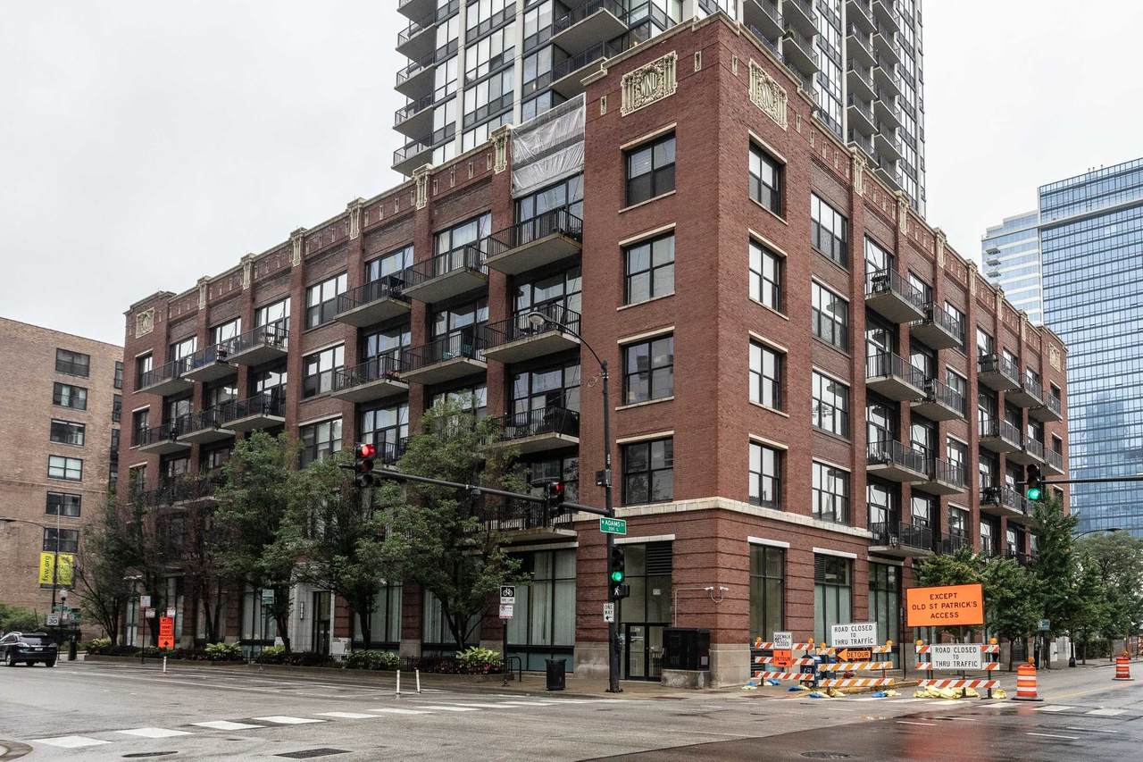 210 Desplaines Street - Photo 1