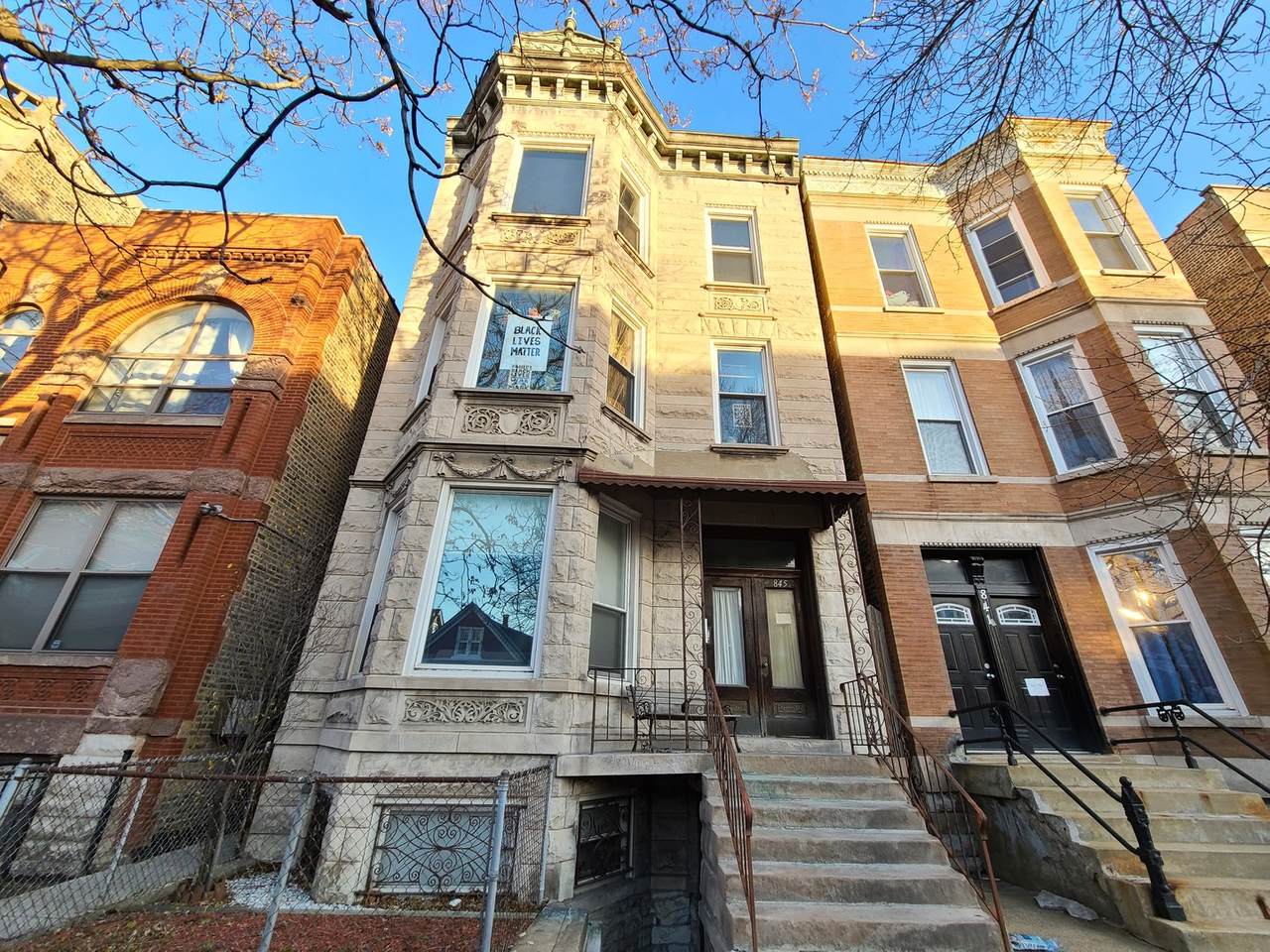 845 Damen Avenue - Photo 1