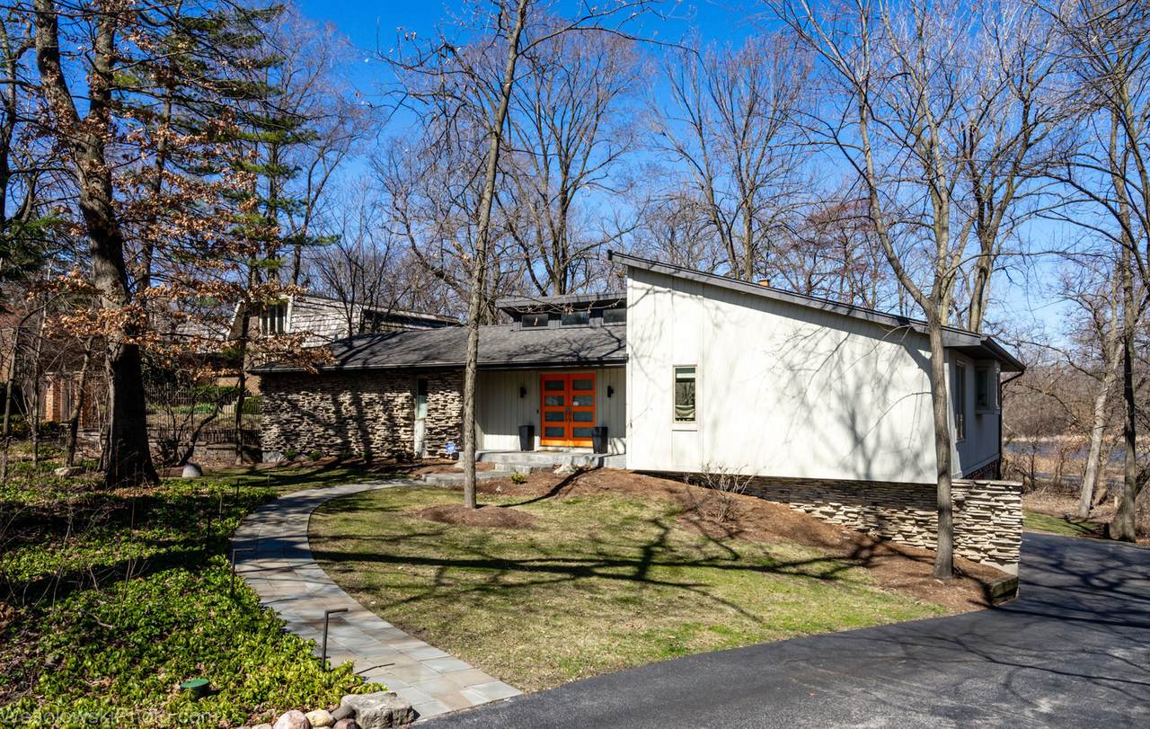 21W240 Crescent Boulevard - Photo 1