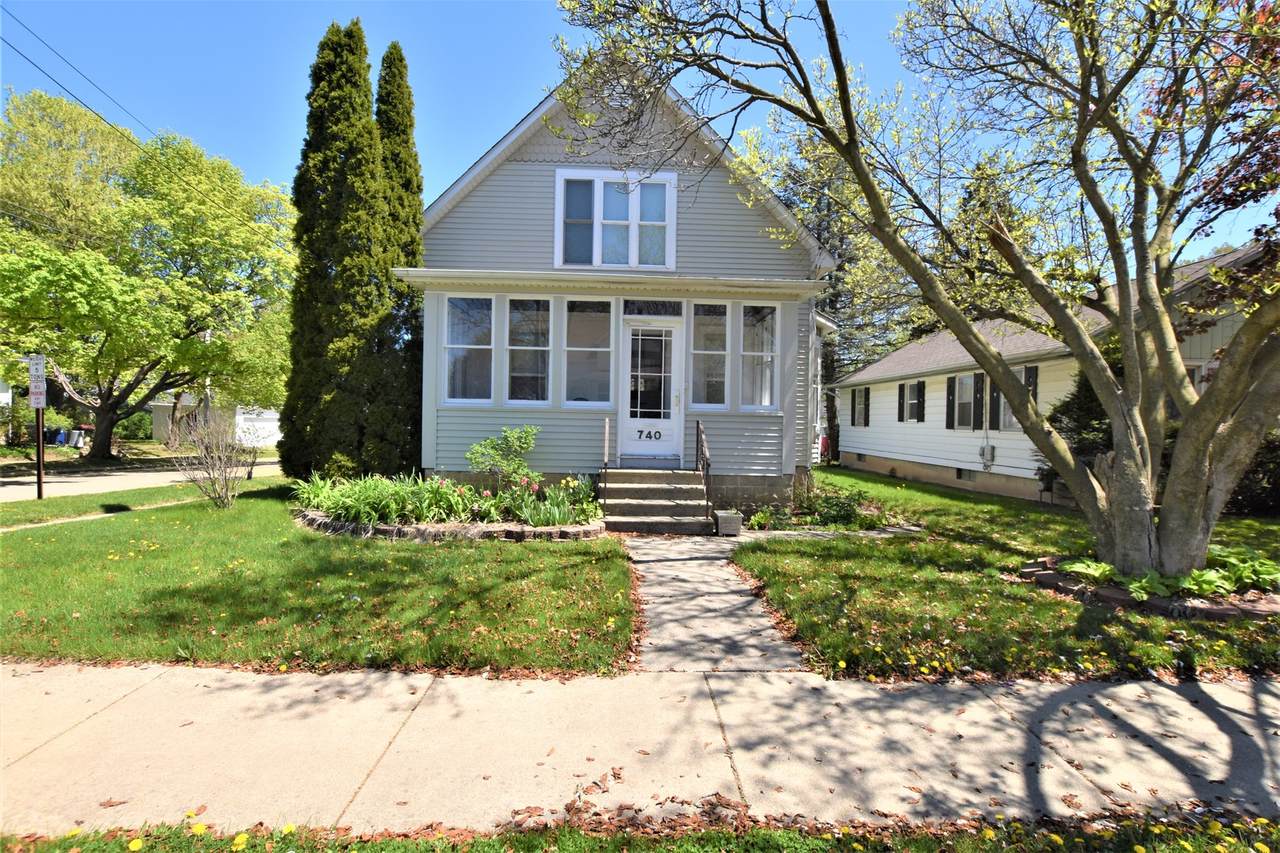 740 7th Street - Photo 1