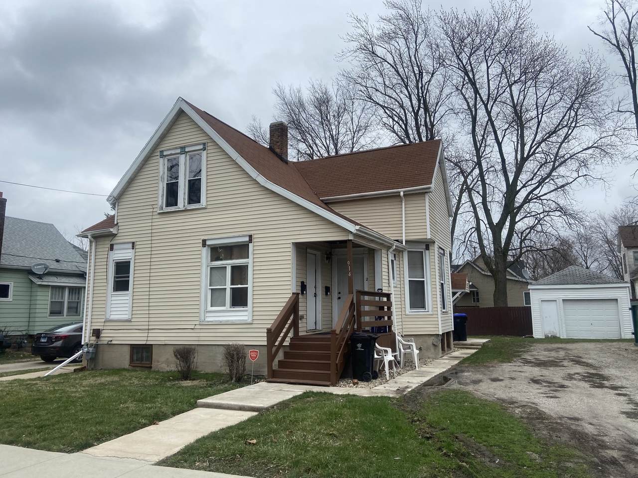 914 Center Street - Photo 1