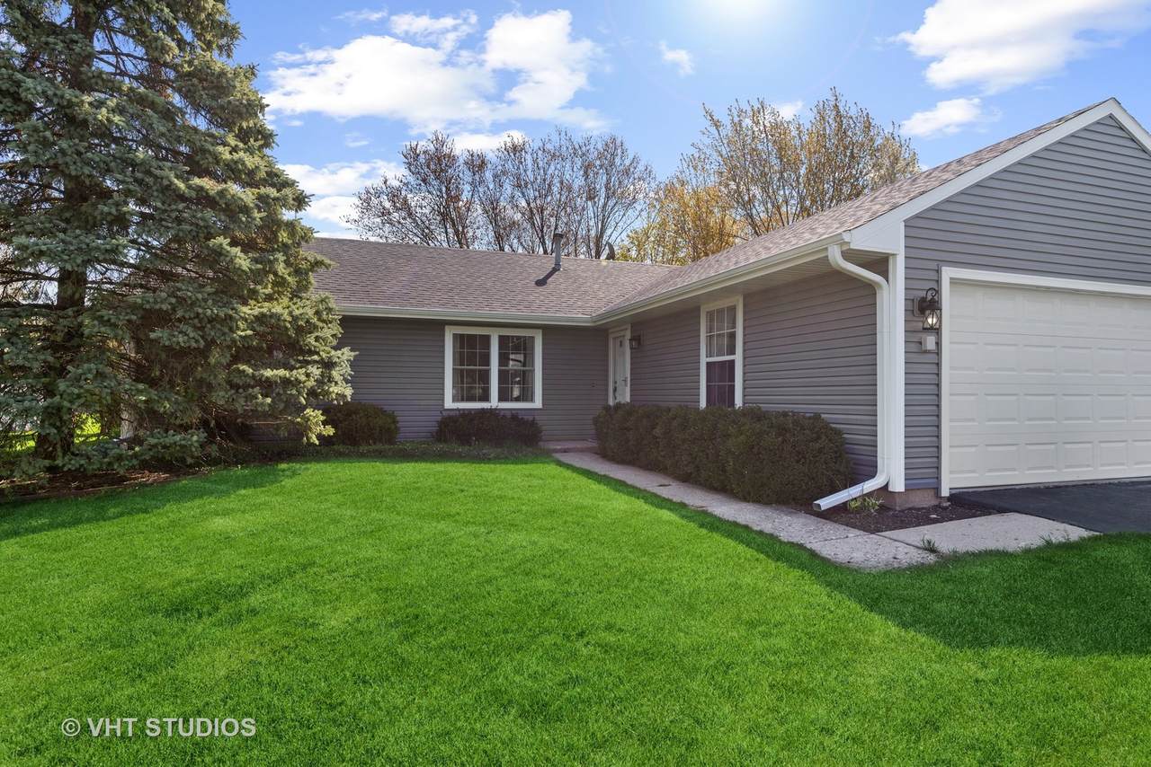 2S011 Deerfield Lane - Photo 1