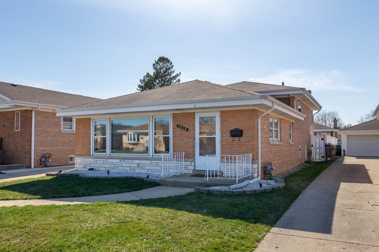 5028 Ridgewood Avenue - Photo 1