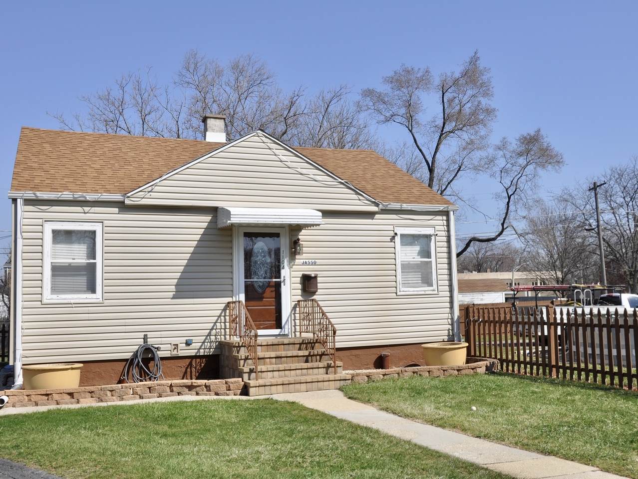 1104 Woodlawn Circle - Photo 1