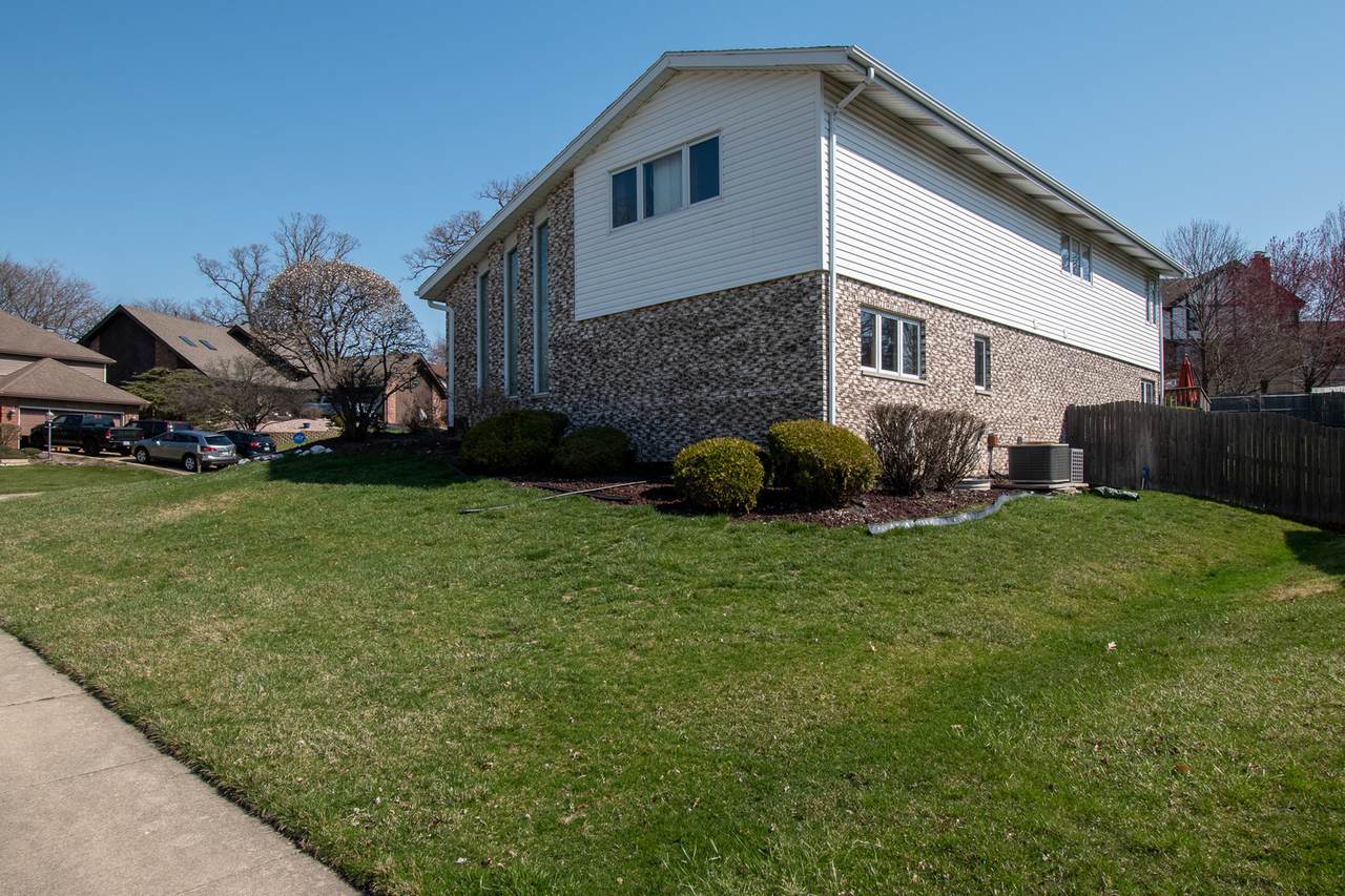 9033 Los Palos Lane - Photo 1