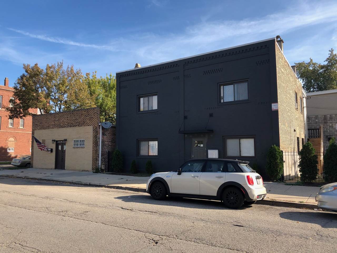 2401 Leavitt Street - Photo 1