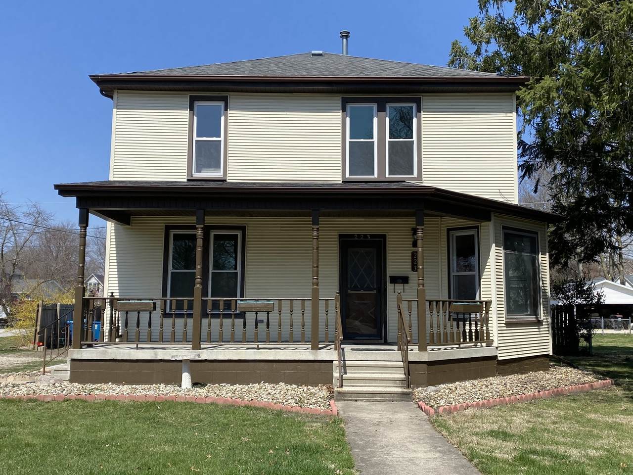 223 Lincoln Street - Photo 1
