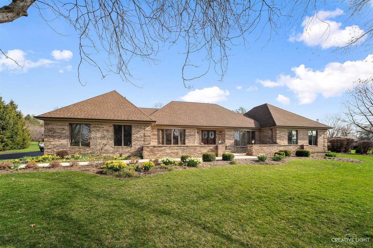 40W076 Sturbridge Way - Photo 1