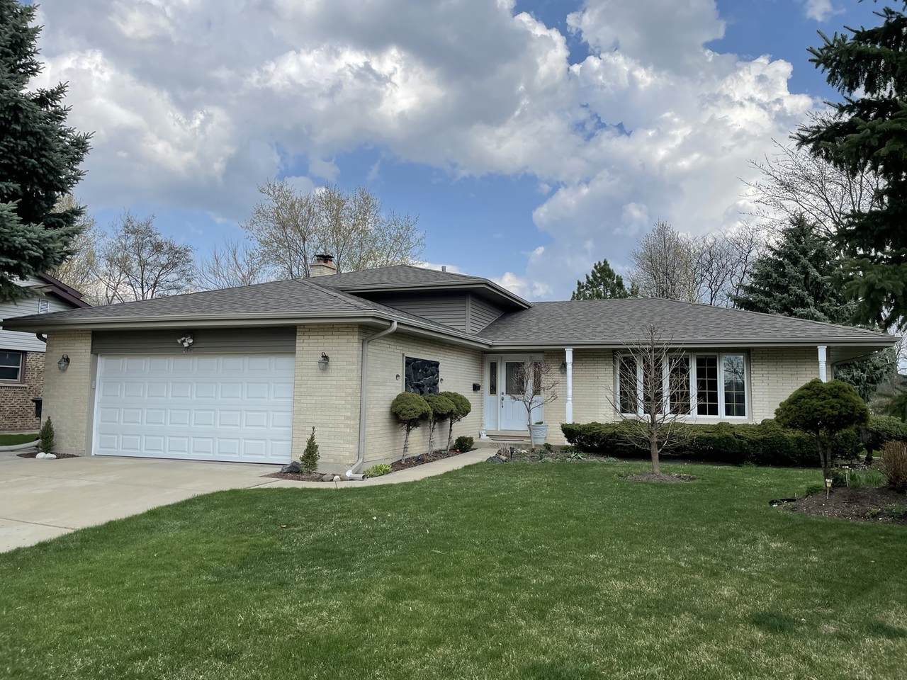 2325 Windsor Drive - Photo 1