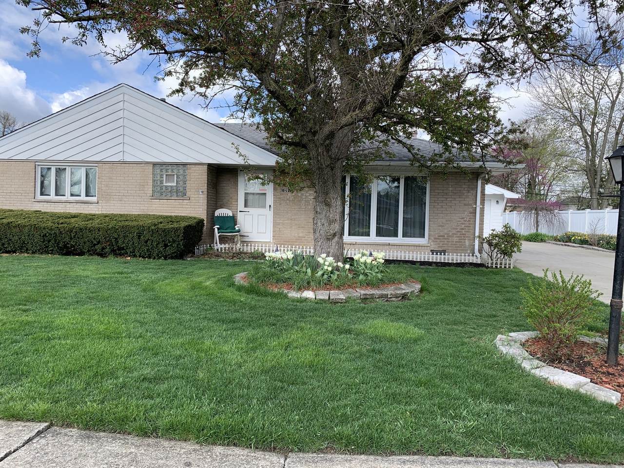10918 Menard Avenue - Photo 1