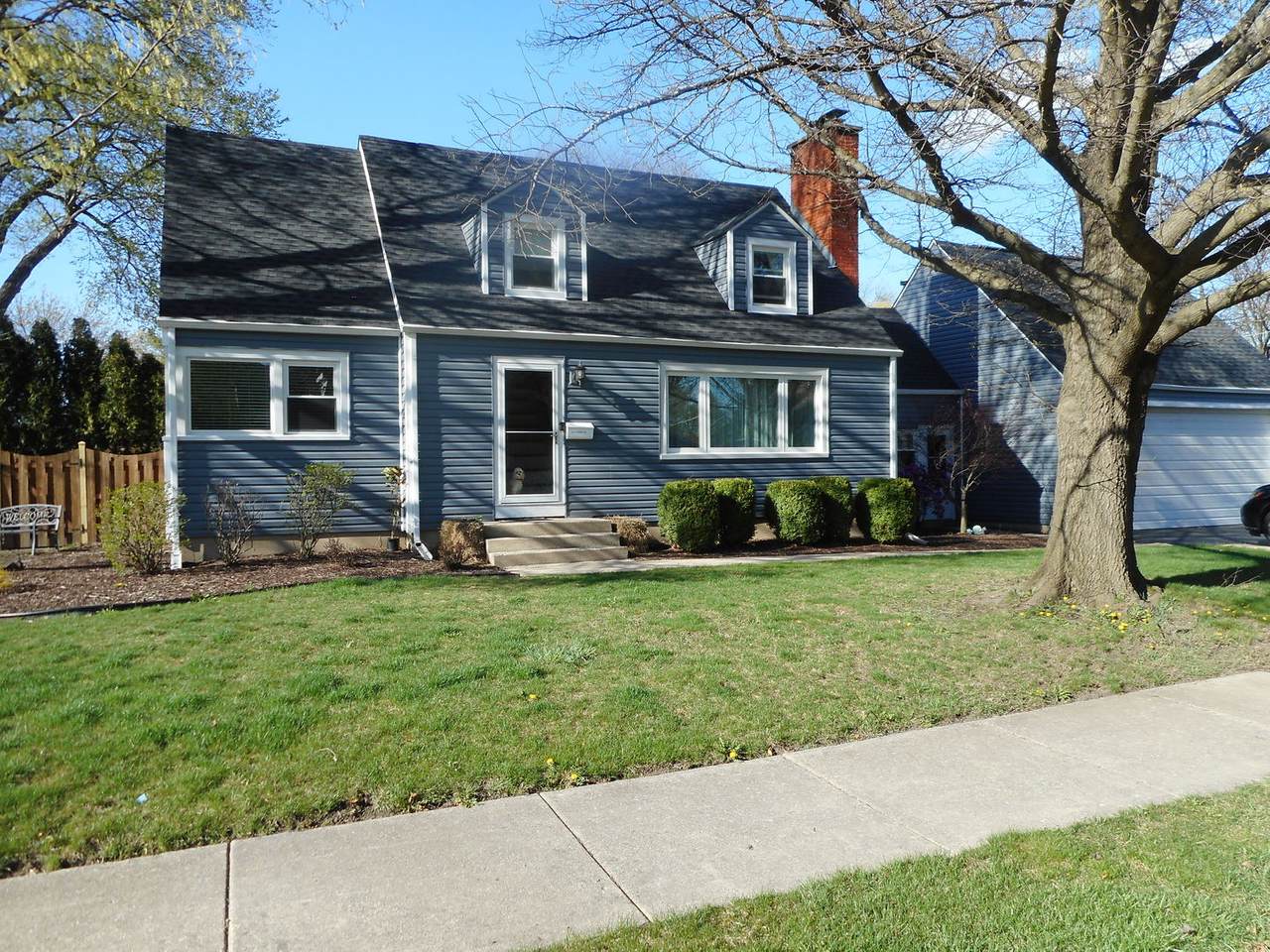 300 Ardmore Avenue - Photo 1