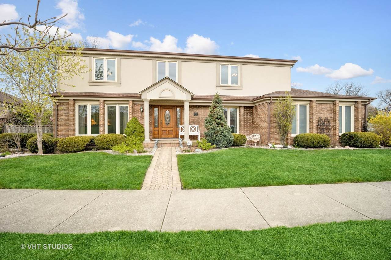 2602 Warwick Court - Photo 1