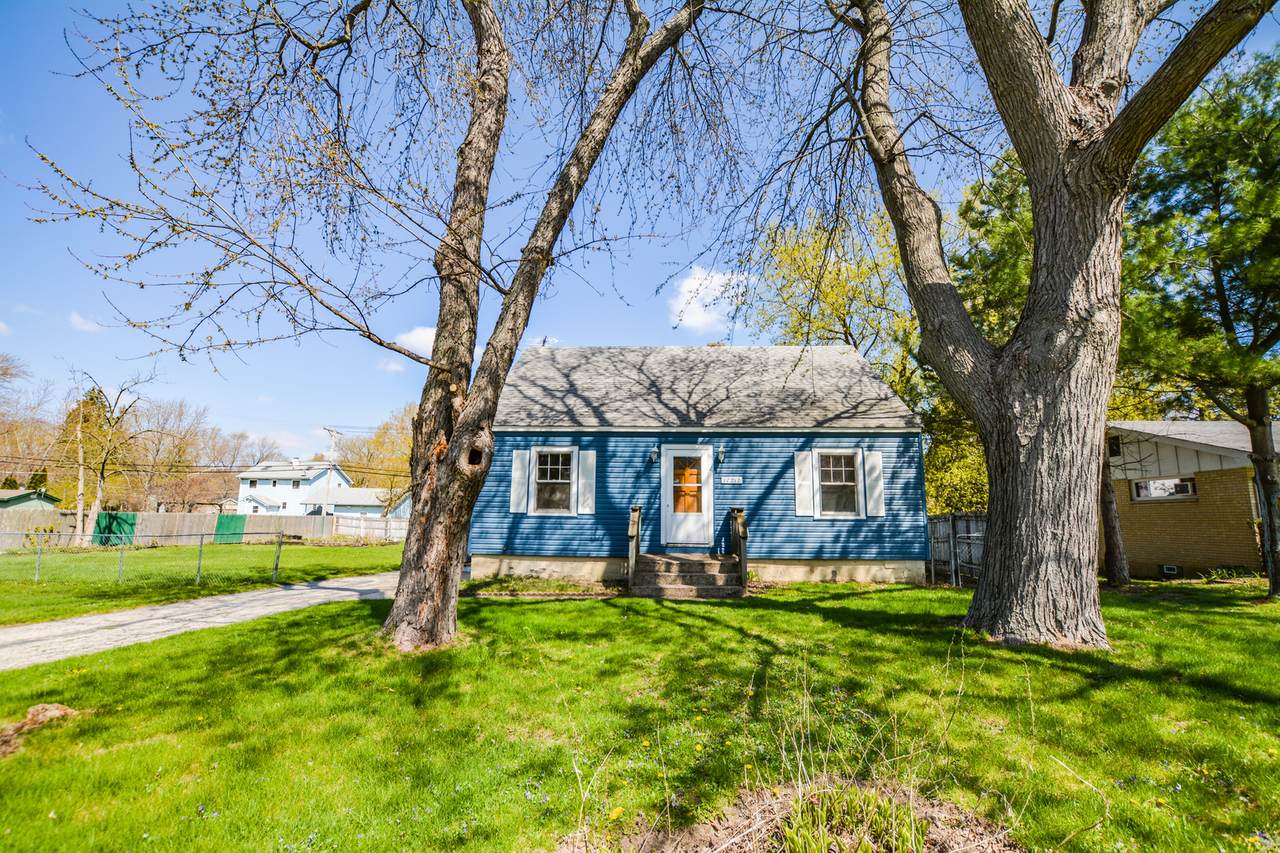 10218 Mawman Avenue - Photo 1
