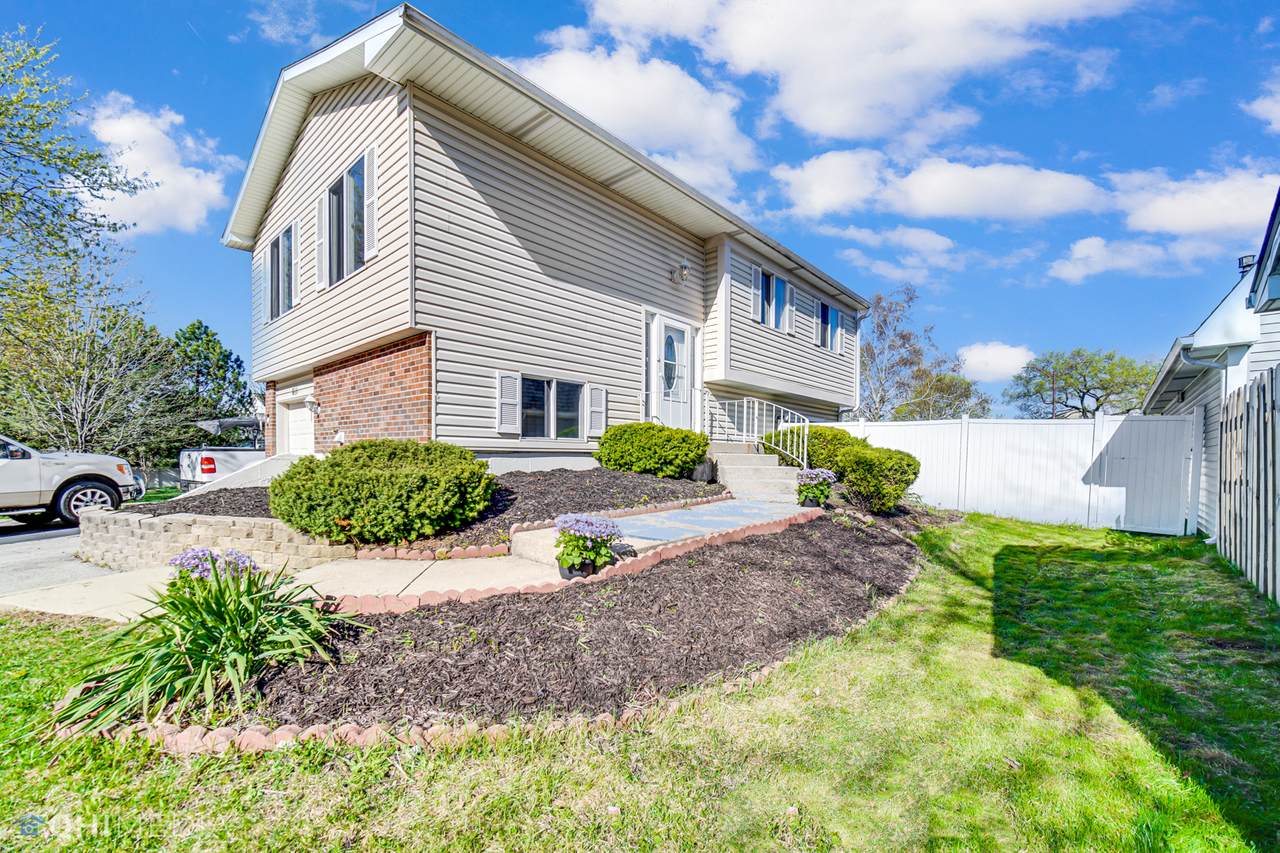 611 Appaloosa Court - Photo 1