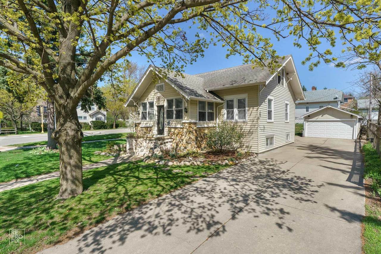 131 Roselle Road - Photo 1