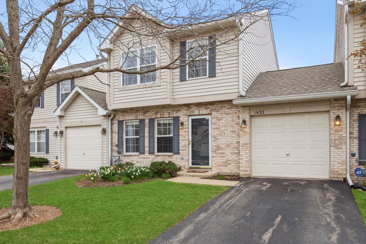 1433 Split Oak Circle - Photo 1
