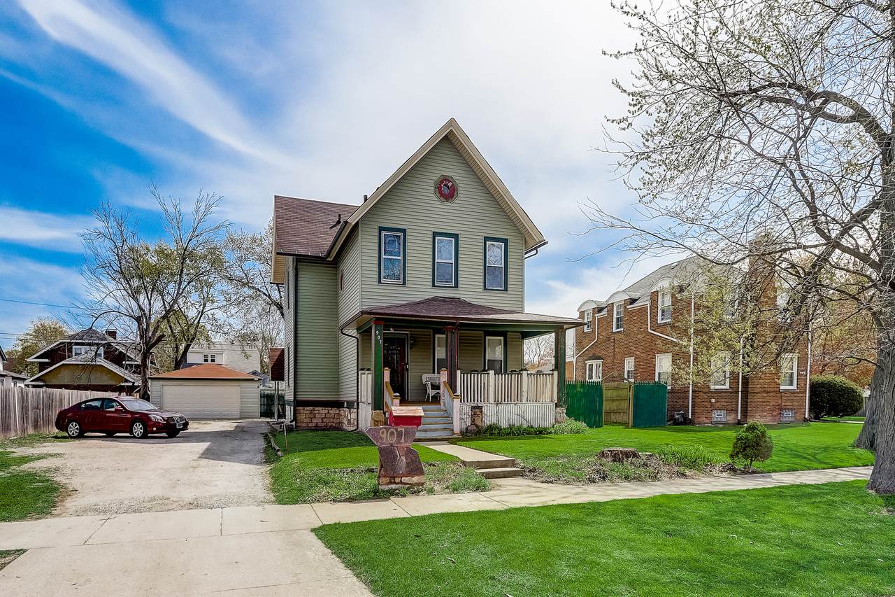 907 3rd Avenue - Photo 1