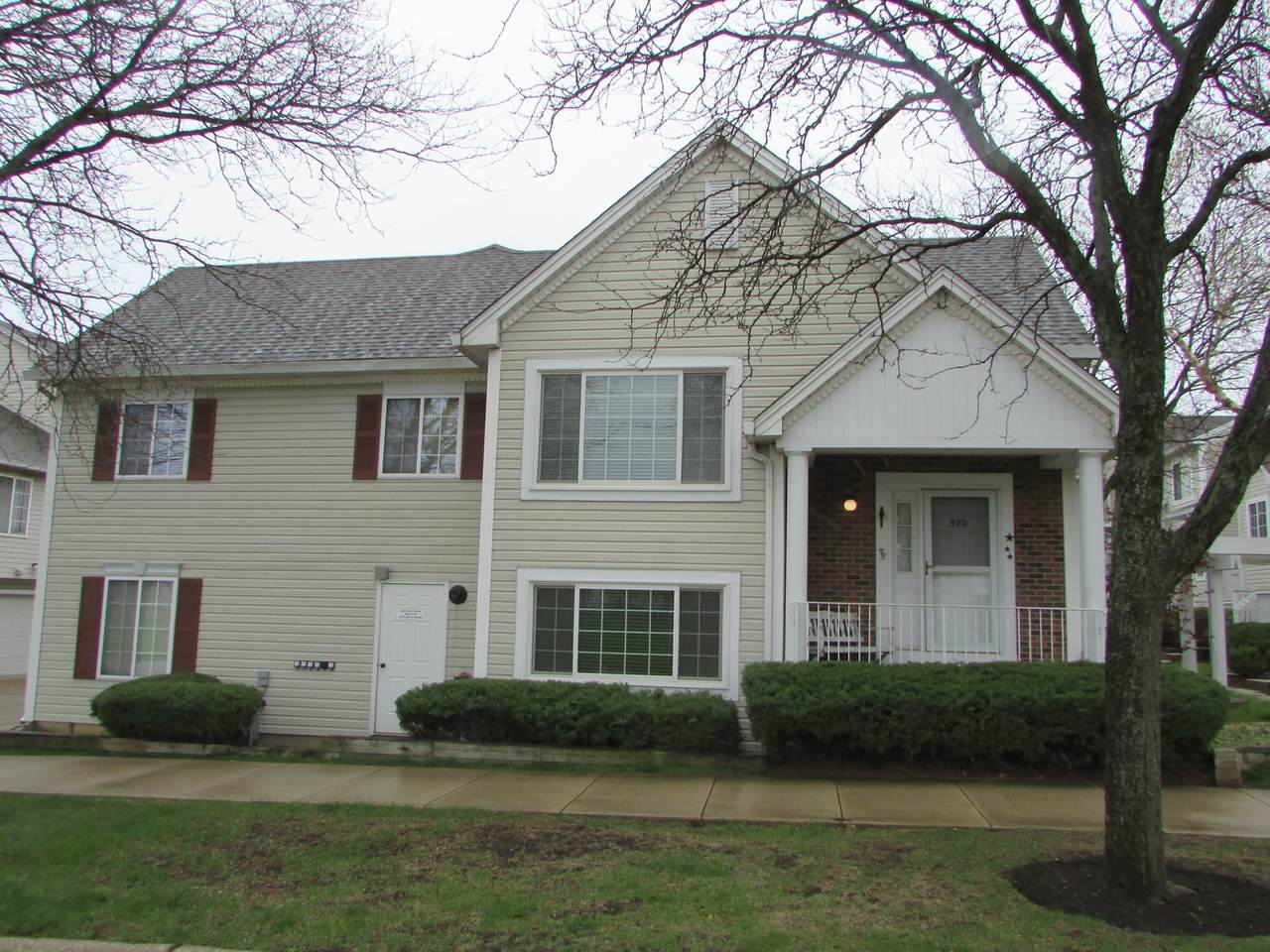 320 Emerald Court - Photo 1