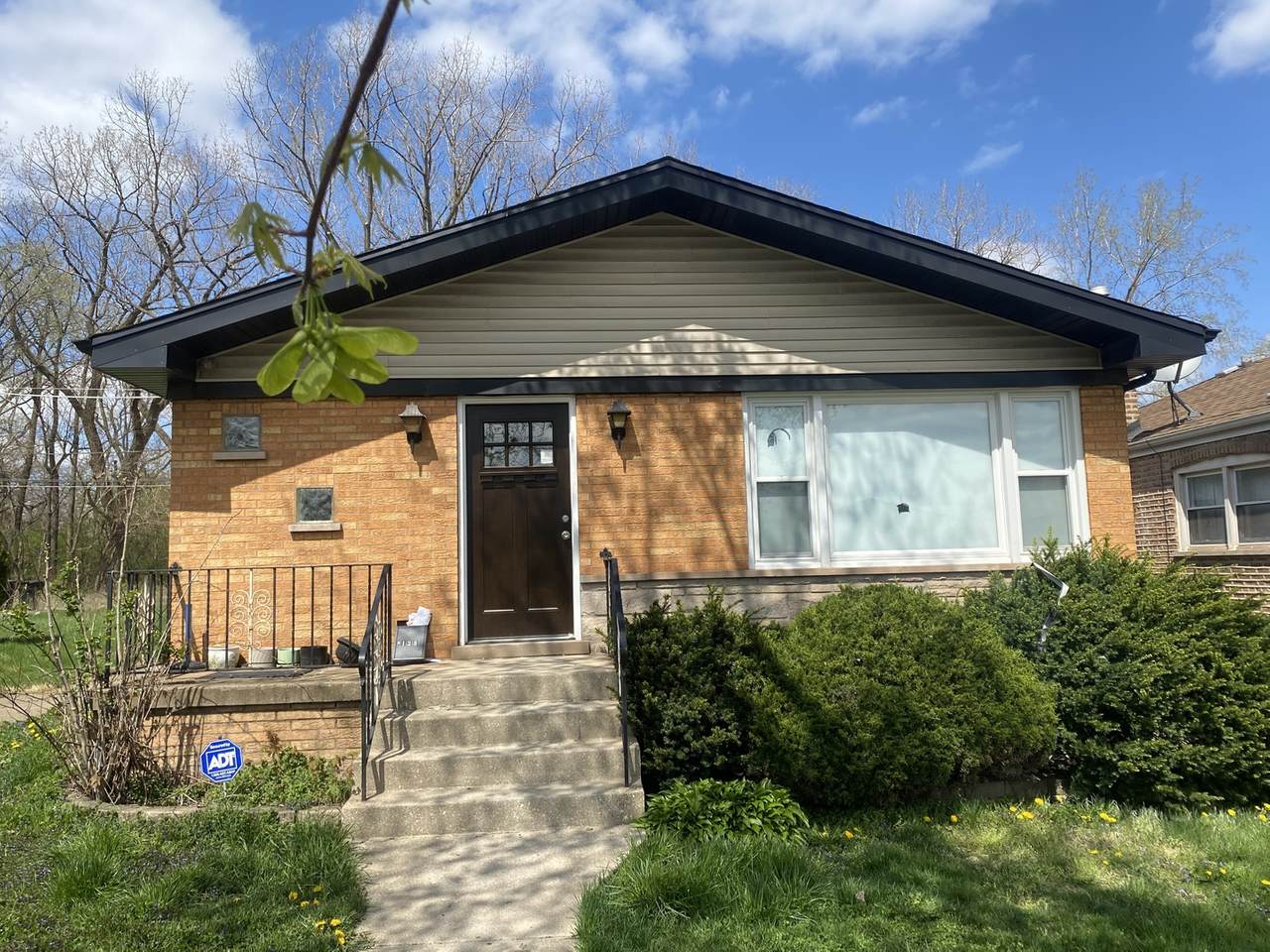 138 124th Street - Photo 1