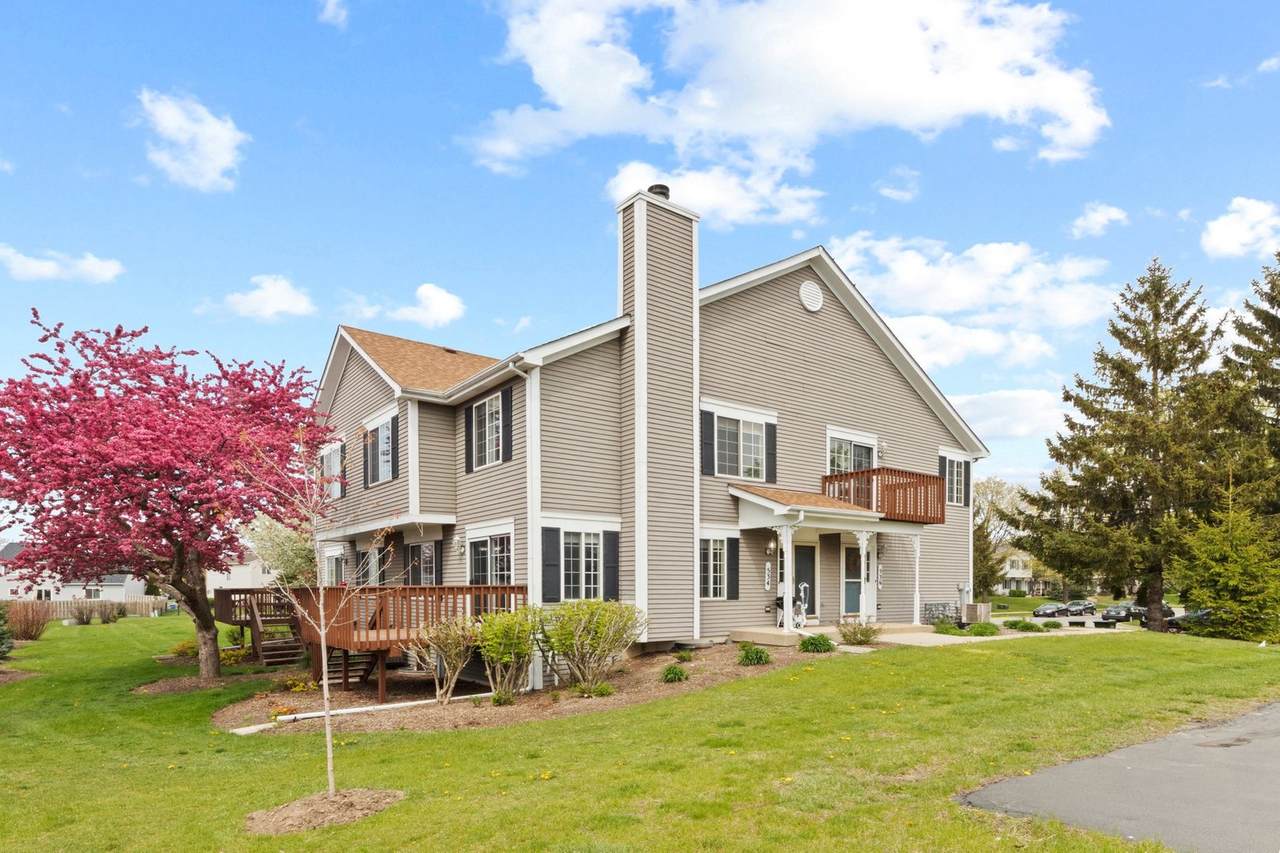 534 Sandhurst Lane - Photo 1