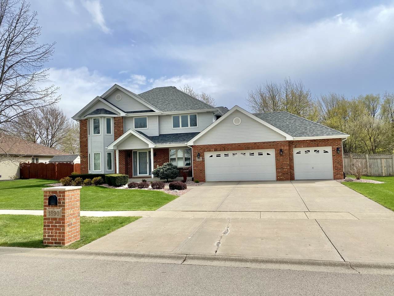 1890 Talon Drive - Photo 1