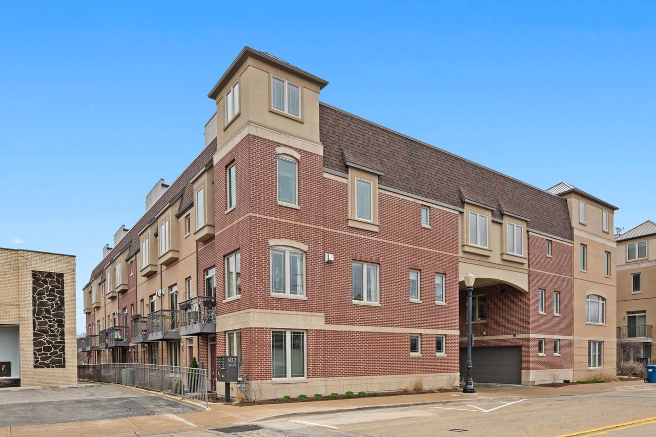 922 Warren Avenue - Photo 1
