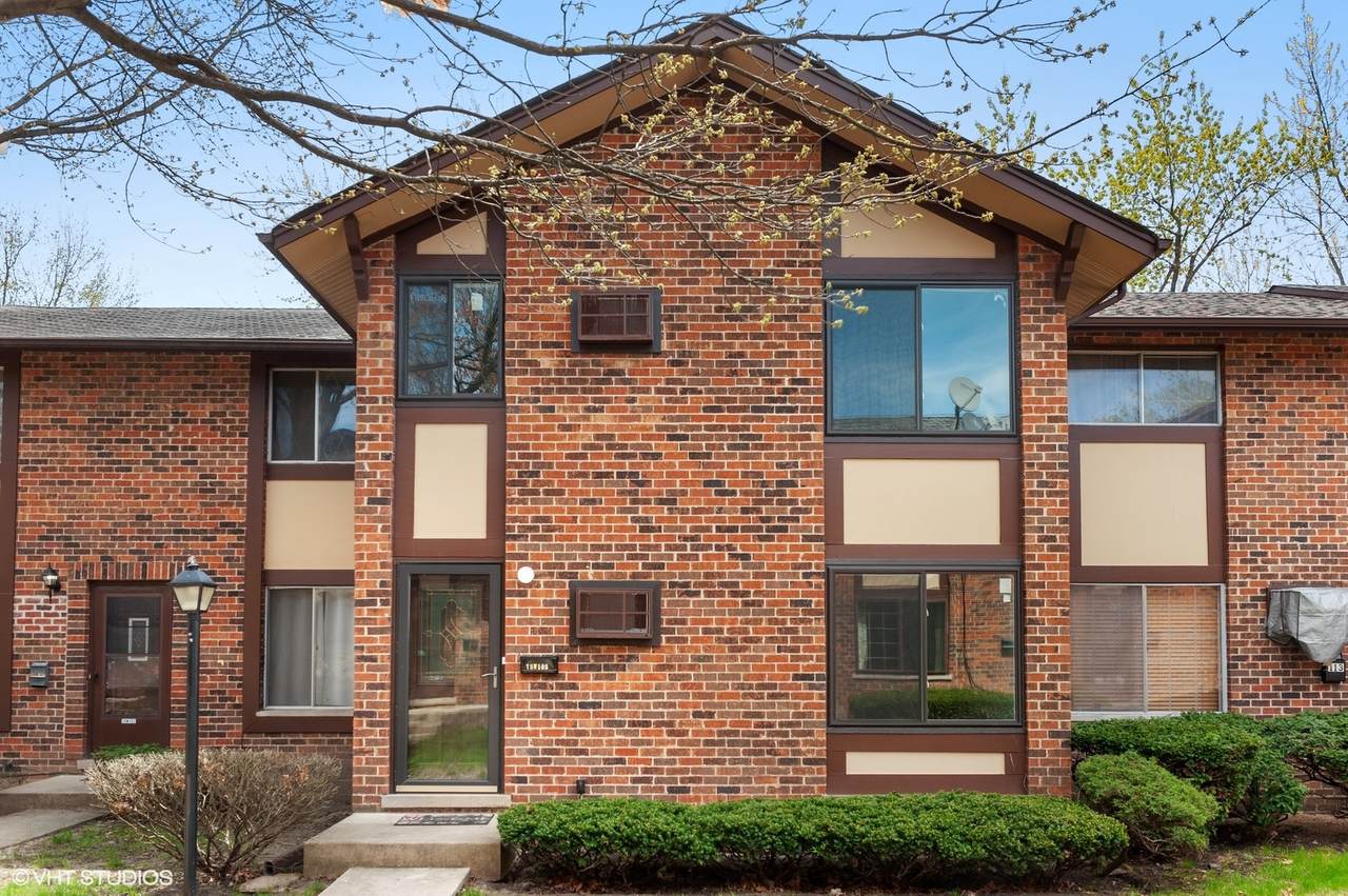 18W109 Kirkland Lane - Photo 1
